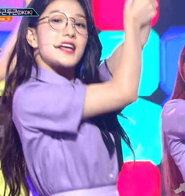 안경이 잘 어울리는 아이돌.gif | 인스티즈