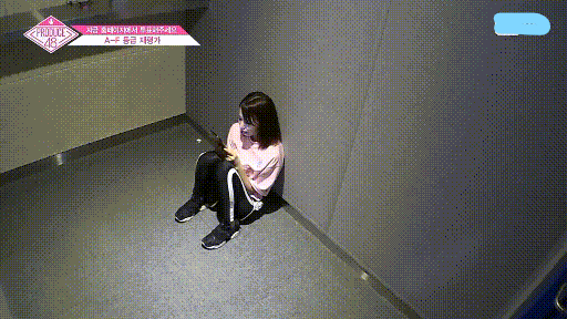 [프듀48] 부모님과 전화하며 눈물 흘리는 연습생들.gif | 인스티즈
