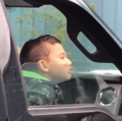 기다리기 지겹다. 아빠는 언제 오는거야 | 인스티즈