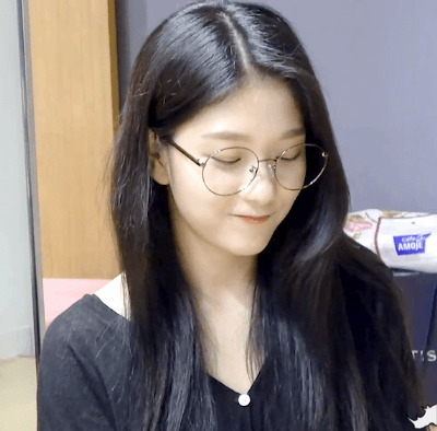 안경이 잘 어울리는 아이돌.gif | 인스티즈