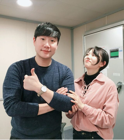 여자들이 잘생긴 남자를 바라볼때.gif | 인스티즈