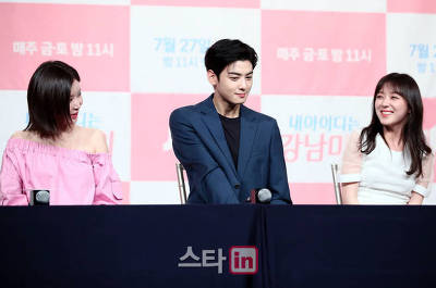 여자들이 잘생긴 남자를 바라볼때.gif | 인스티즈