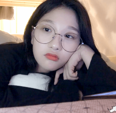 안경이 잘 어울리는 아이돌.gif | 인스티즈