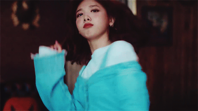 트와이스 - TT 인트로 장면.gif | 인스티즈