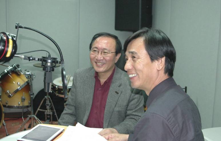 자신과 가까운 동반자 2명이 모두 안타깝게 생을 마감한 유시민 작가 | 인스티즈