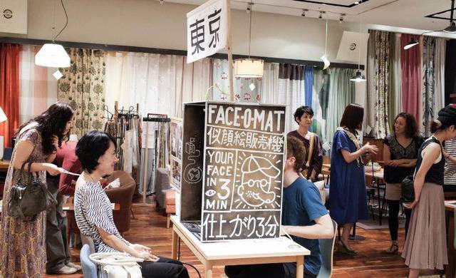 손수 만든 초상화 자판기를 끌고 전세계 곳곳에서 재밌는 초상화를 그려주는 사람 | 인스티즈