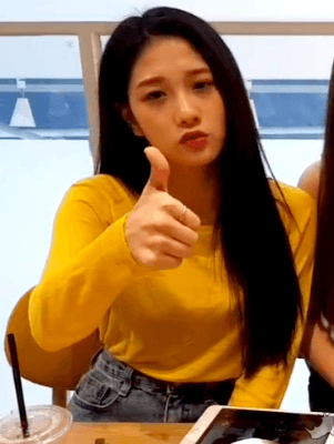 언니 살 만지는 걸 좋아하는 이서연.gif | 인스티즈