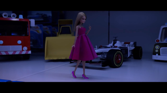 에이 무슨 여자인형이 운전을 해ㅋ 여자인형은 그냥 부엌놀이하는게 다 아니야? | 인스티즈