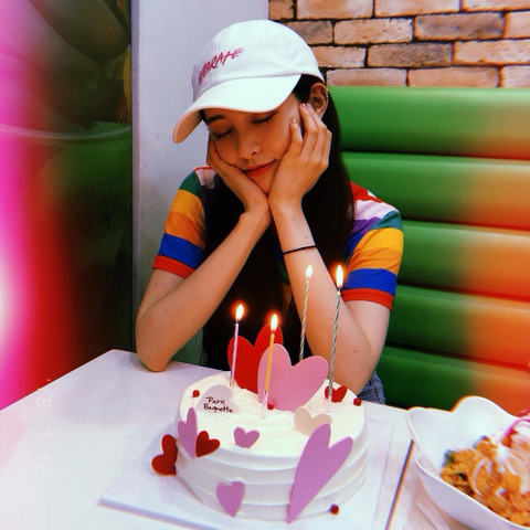 본인 생일 광고 인증하는 아이돌 | 인스티즈