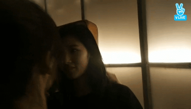 카메라만 보면 놀라는 아이돌 | 인스티즈