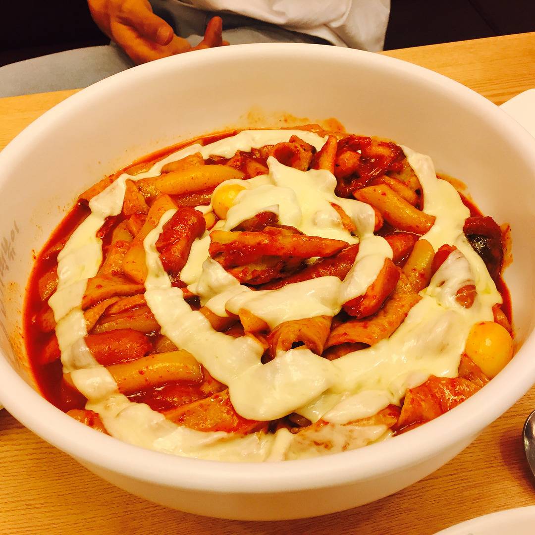 엽떡 혼자 다 먹을 수 있다 vs 없다.jpg | 인스티즈