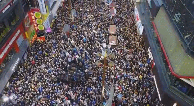 드론으로 찍은 문재인 부산 서면 유세 현장.gif | 인스티즈