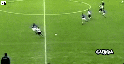 우리나라에 이런 스트라이커가 나오면 얼마나 좋을까요 | 인스티즈