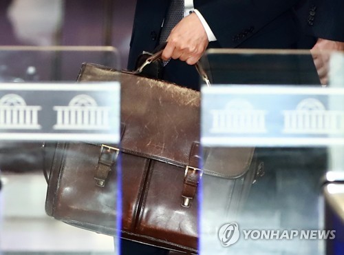 가방이 너무 불쌍해ㅠ | 인스티즈