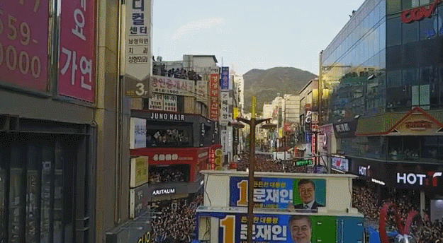 드론으로 찍은 문재인 부산 서면 유세 현장.gif | 인스티즈