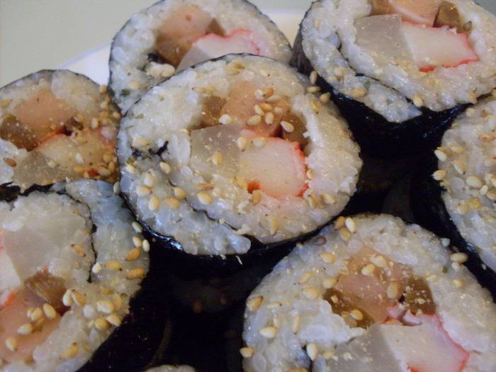 정말 끊임없이 들어가는 김밥.jpg | 인스티즈