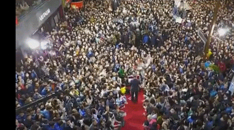 드론으로 찍은 문재인 부산 서면 유세 현장.gif | 인스티즈