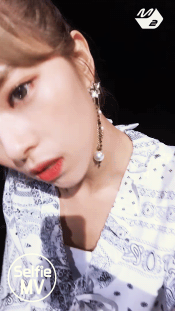 셀피 뮤비찍는 정연이.gif | 인스티즈