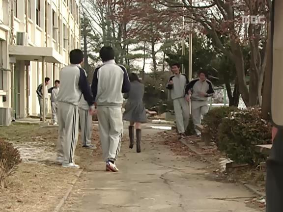 [거침없이하이킥] 선생님이 울때마다 나타나는 윤호.jpg | 인스티즈