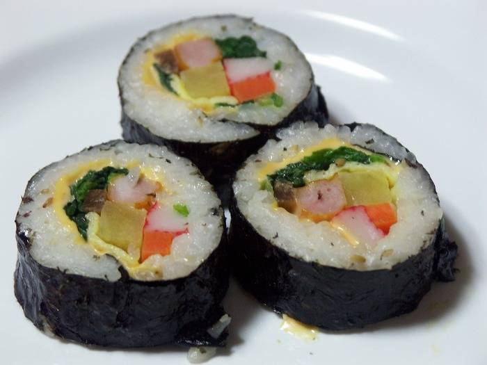 정말 끊임없이 들어가는 김밥.jpg | 인스티즈