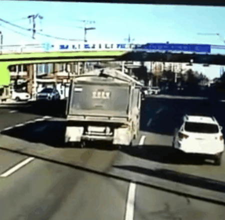 워 덤프트럭 운전자 당신은 대체...gif | 인스티즈