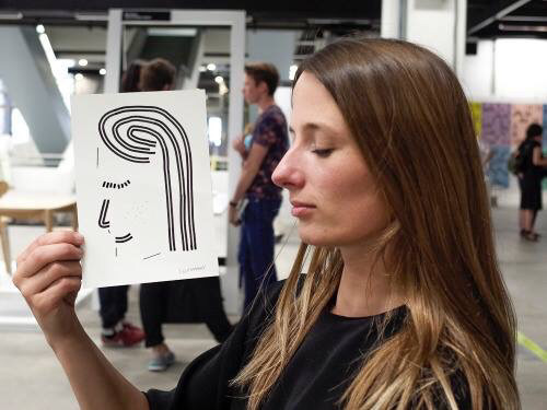 손수 만든 초상화 자판기를 끌고 전세계 곳곳에서 재밌는 초상화를 그려주는 사람 | 인스티즈