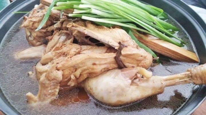 춘천 계곡물에 발 담그고 밥 먹는 집 | 인스티즈