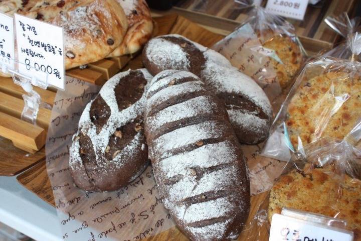 식감때문에 호불호가 많이 갈리는 거친 빵.jpg | 인스티즈