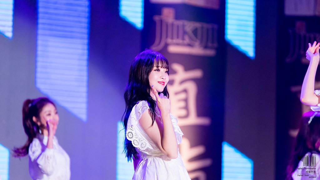 [러블리즈] 퇴근하고 학교에 가야해서 지애 | 인스티즈