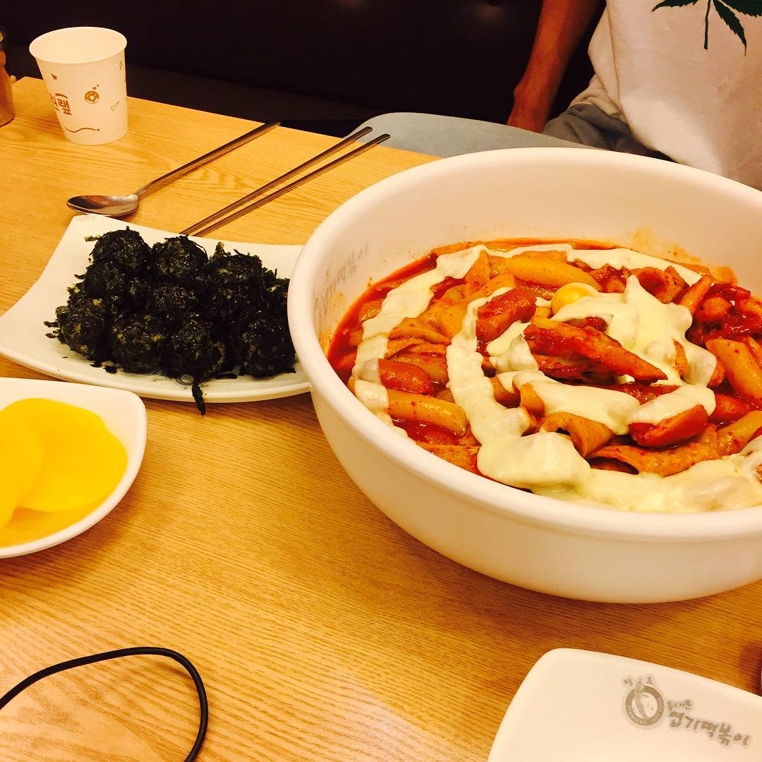 엽떡 혼자 다 먹을 수 있다 vs 없다.jpg | 인스티즈