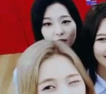 윙크 못하는 슬기.gif | 인스티즈