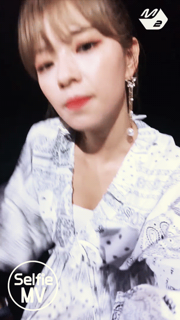 셀피 뮤비찍는 정연이.gif | 인스티즈