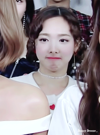 카메라만 보면 놀라는 아이돌 | 인스티즈