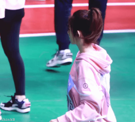 인사하기 바쁜 아이린.gif | 인스티즈