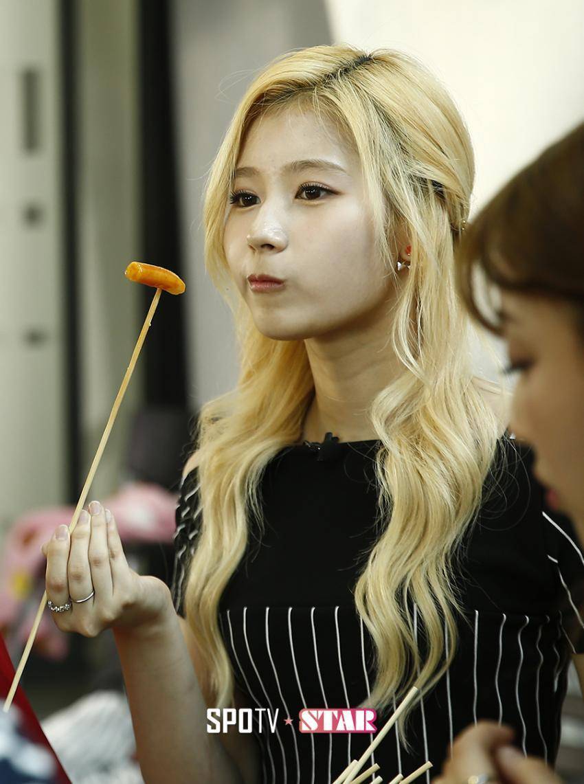 앙증맞은 사나 이목구비.gif | 인스티즈