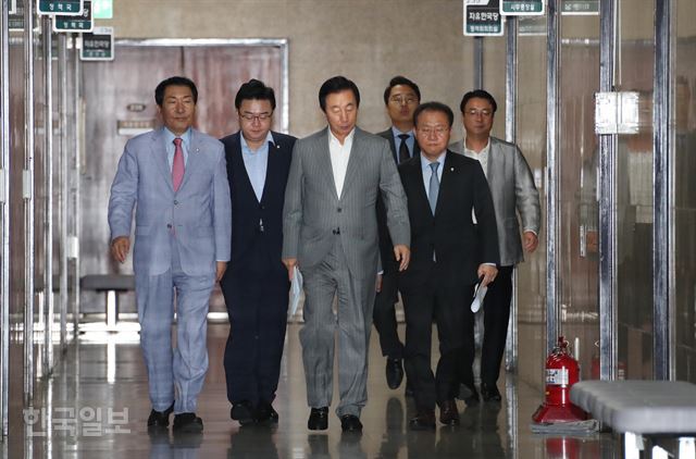 [이유식칼럼] 한국당 죄목이 자꾸 느는 이유 | 인스티즈