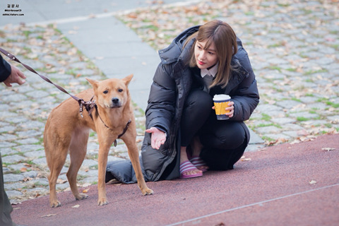 받던 오하영 | 인스티즈