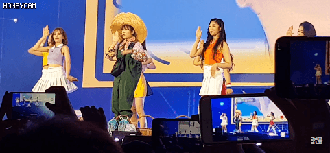 어부복(?) 입고 무대하는 러블리즈 유지애 | 인스티즈