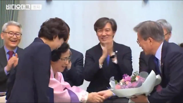 청와대 인사들에게 엄마소개 시켜주는 김현미 장관님jpg | 인스티즈