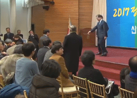 사람 낚는 어부 문재인.gif | 인스티즈