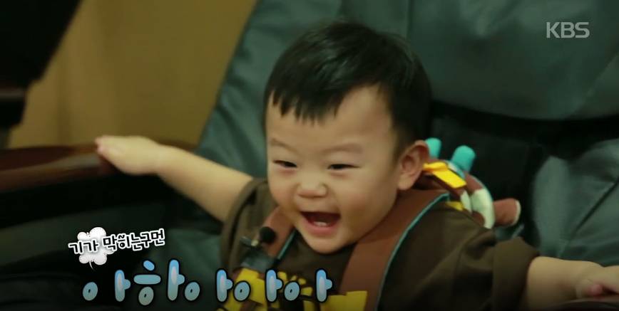 대박이가 찜질방에서 안마의자를 즐기는 방법 ㄷㄷㄷㄷ (아기 맞나?) JPG | 인스티즈