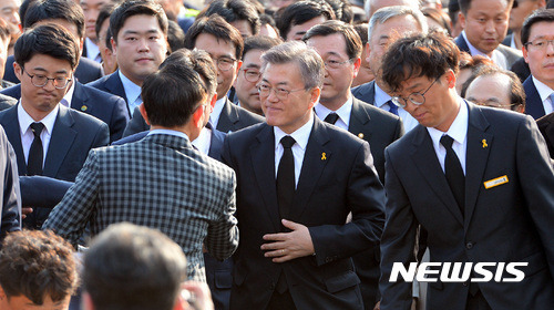 느와르 영화찍는 문재인 | 인스티즈