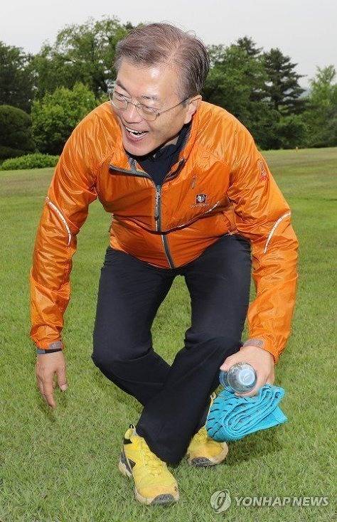 문재인 등산복과 등산화 이제는 더이상 살수없는 이유 | 인스티즈