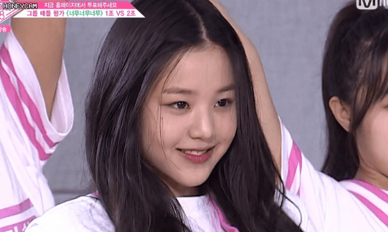 프로듀스48 배윤정 트레이너 살살 녹이는 연습생.gif | 인스티즈