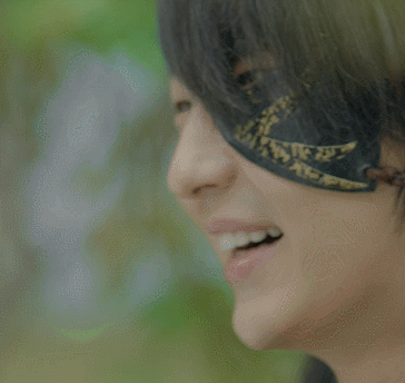 아이유를 애틋하게 바라보는 이준기 .GIF | 인스티즈