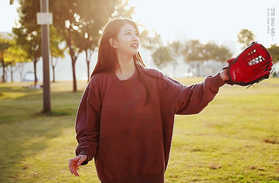 캐치볼하는 수지 | 인스티즈