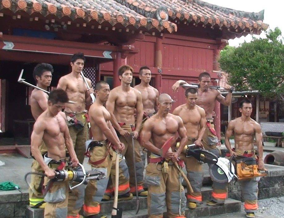 우리나라와 일본의 몸짱 소방관들.jpg | 인스티즈