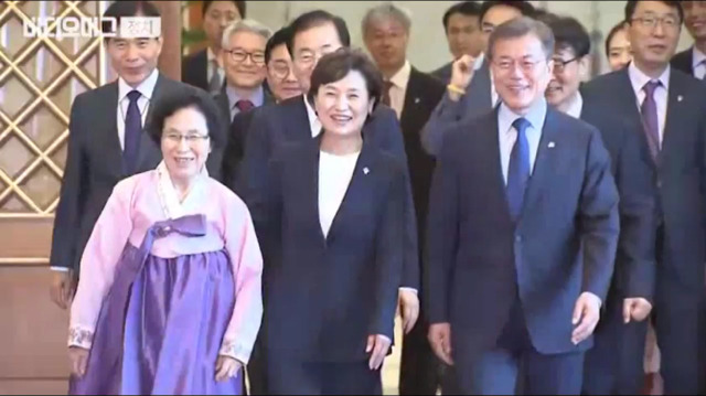 청와대 인사들에게 엄마소개 시켜주는 김현미 장관님jpg | 인스티즈