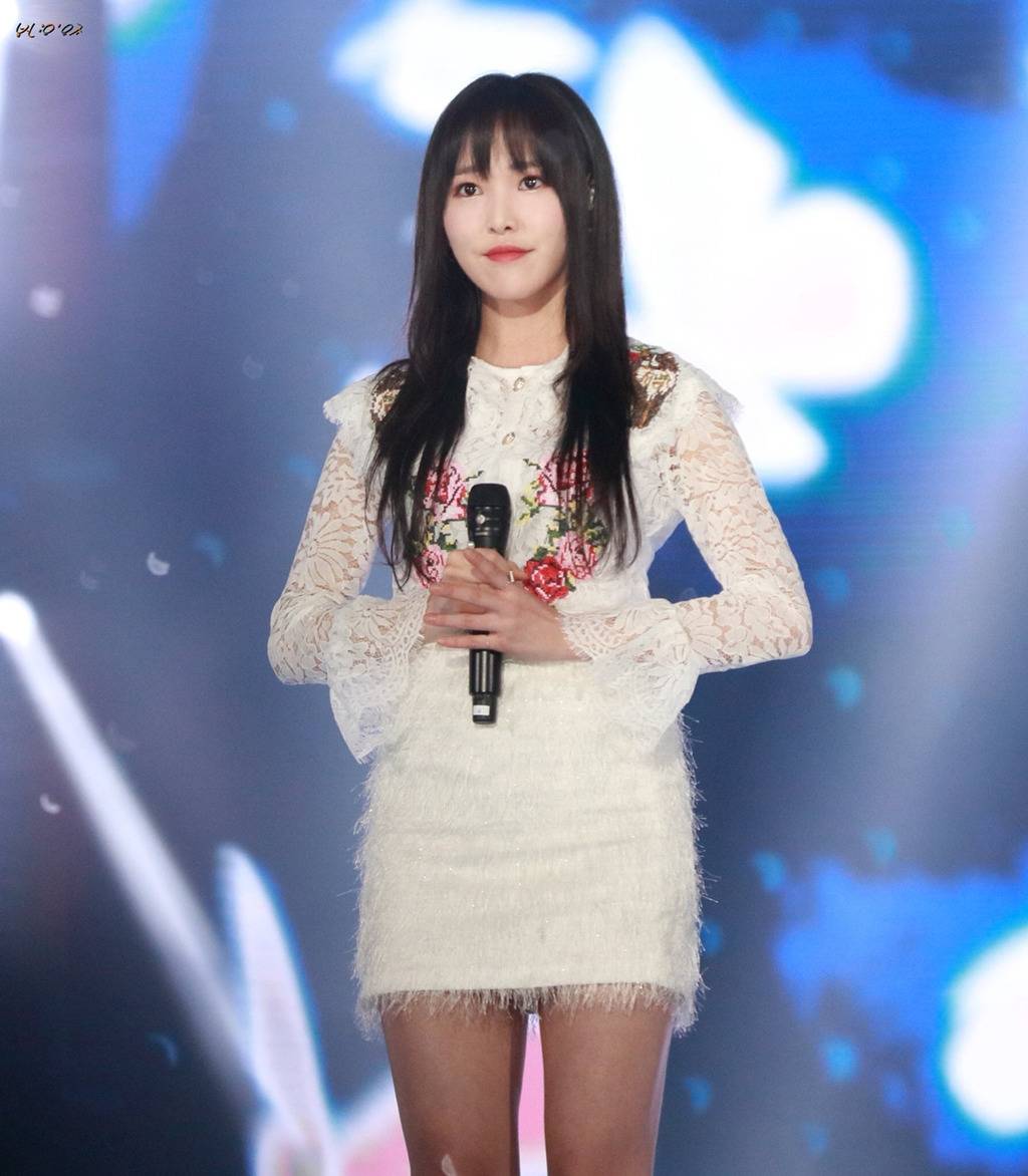 [여자친구] 생일날 일하는게 썩 좋은 일은 아니라서 유주 | 인스티즈