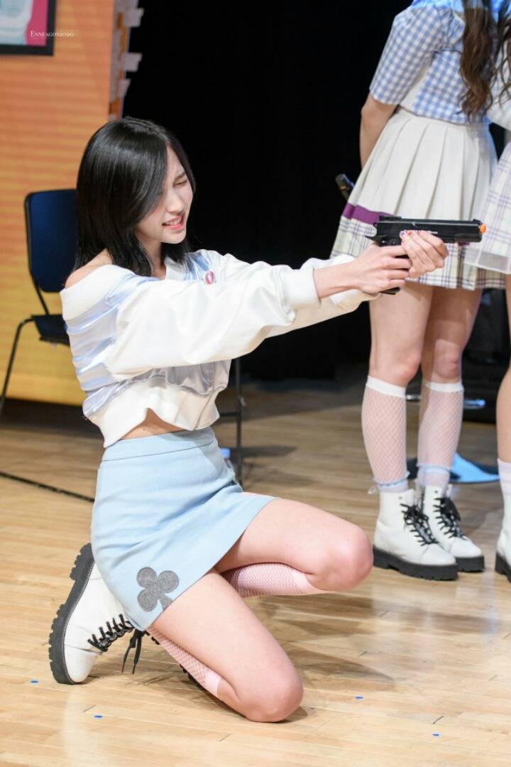 트와이스 사격자세 | 인스티즈